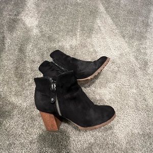 Style &Co size 5.5M black boots/ used